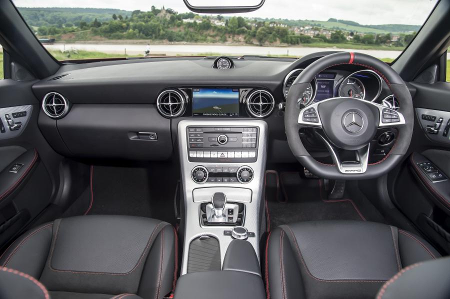 Торпедо Mercedes-AMG SLC43 2016 года  (UK) (фото 9 из 30)